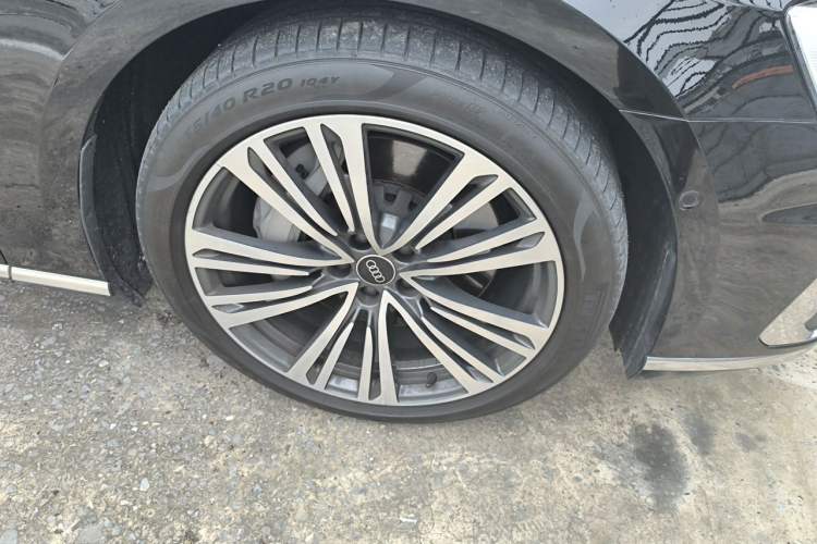 Used Audi A8 2021 A8L 55 TFSI quattro Prestige Edition Right Front Wheel Hub