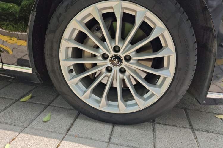 Used Audi A8 2021 A8L 50 TFSI quattro Comfort Model Right Front Wheel Hub