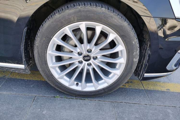 Used Audi A8 2021 A8L 50 TFSI quattro Comfort Model Right Front Wheel Hub