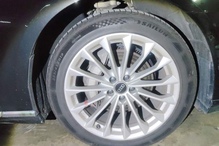 Used Audi A8 2021 A8L 55 TFSI quattro Luxury Model Right Front Wheel Hub