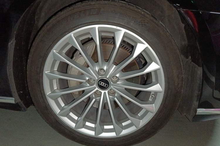 Used Audi A8 2021 A8L 50 TFSI quattro Comfort Model Right Front Wheel Hub