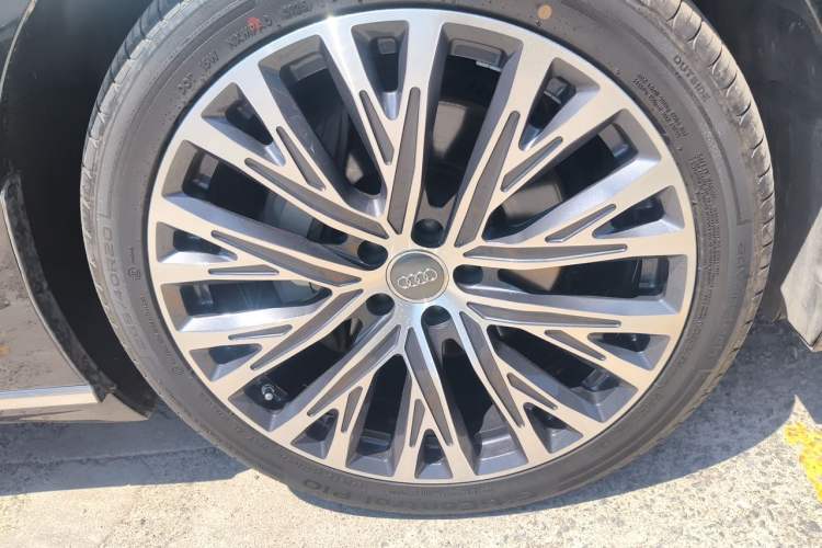 Used Audi A8 2021 A8L 50 TFSI quattro Comfort Model Right Front Wheel Hub