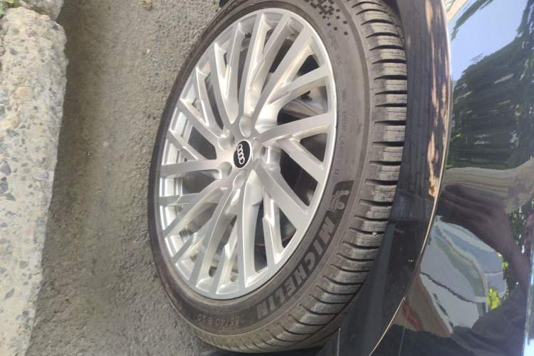 Used Audi A8 2021 A8L 50 TFSI quattro Luxury Model Right Front Wheel Hub
