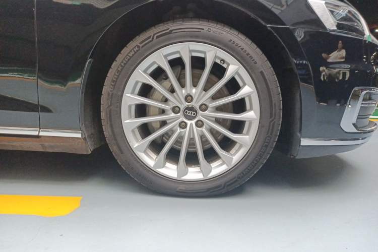 Used Audi A8 2021 A8L 50 TFSI quattro Comfort Model Right Front Wheel Hub