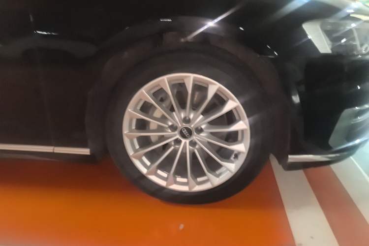 Used Audi A8 2021 A8L 50 TFSI quattro Comfort Model Right Front Wheel Hub