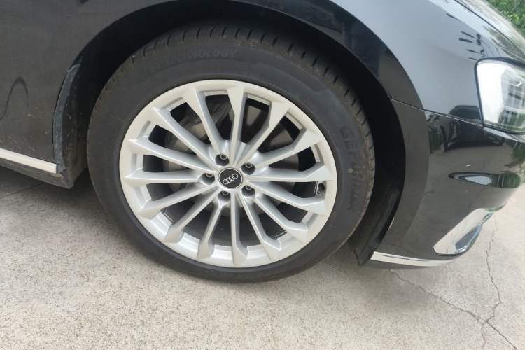 Used Audi A8 2021 A8L 50 TFSI quattro Comfort Model Right Front Wheel Hub