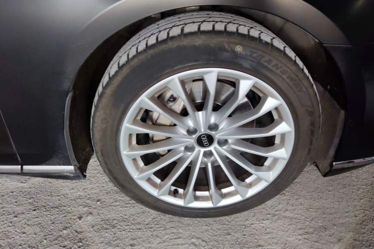 Used Audi A8 2021 A8L 50 TFSI quattro Comfort Model Right Front Wheel Hub