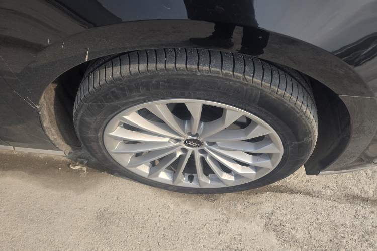 Used Audi A8 2021 A8L 50 TFSI quattro Comfort Model Right Front Wheel Hub