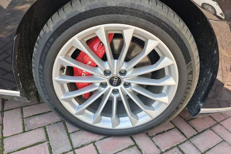 Used Audi A8 2021 A8L 50 TFSI quattro Comfort Model Right Front Wheel Hub