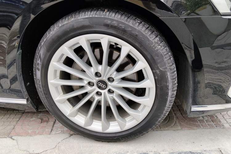 Used Audi A8 2021 A8L 50 TFSI quattro Comfort Model Right Front Wheel Hub