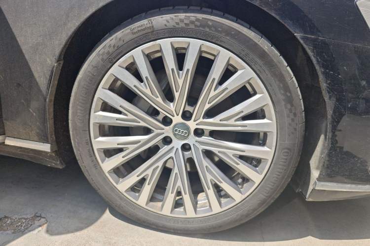 Used Audi A8 2021 A8L 50 TFSI quattro Comfort Model Right Front Wheel Hub