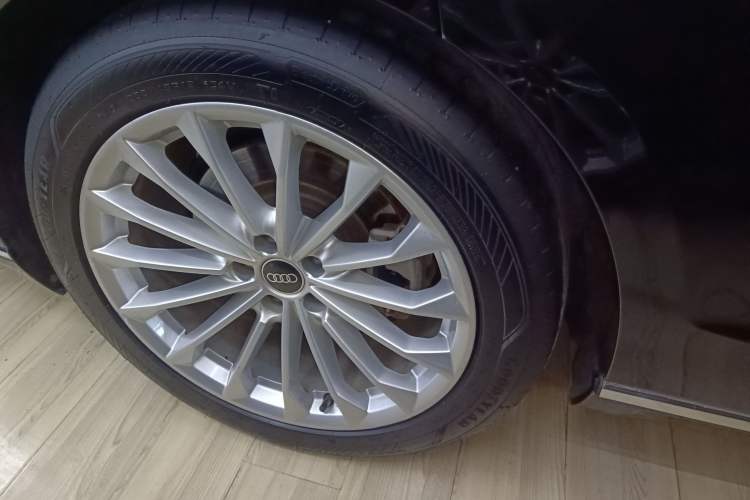 Used Audi A8 2021 A8L 50 TFSI quattro Comfort Model Right Rear Wheel Hub