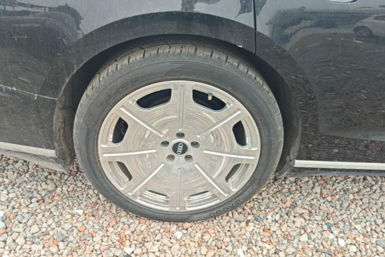 Used Audi A8 2021 A8L 50 TFSI quattro Comfort Model Right Rear Wheel Hub