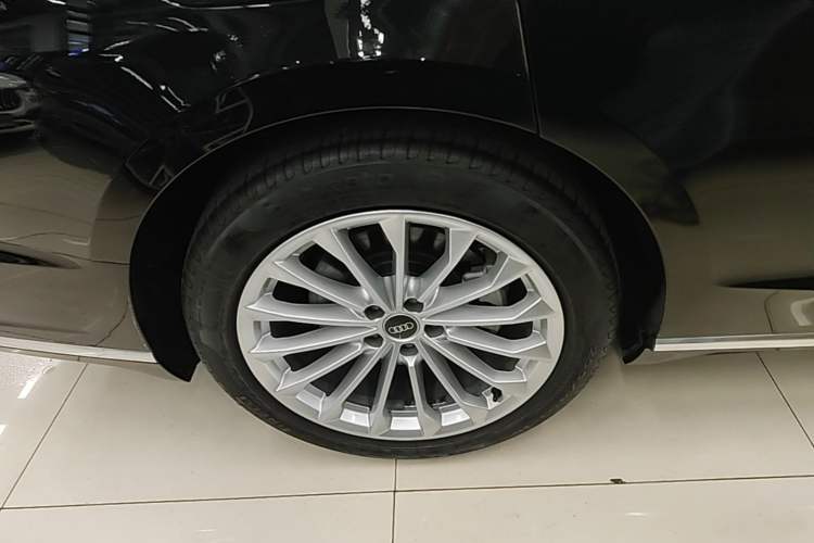 Used Audi A8 2021 A8L 50 TFSI quattro Comfort Model Right Rear Wheel Hub