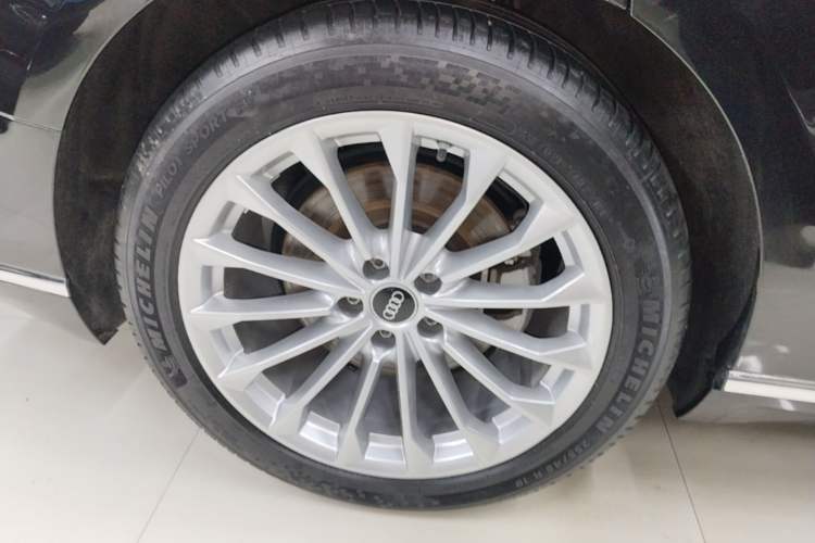 Used Audi A8 2021 A8L 50 TFSI quattro Comfort Model Right Rear Wheel Hub