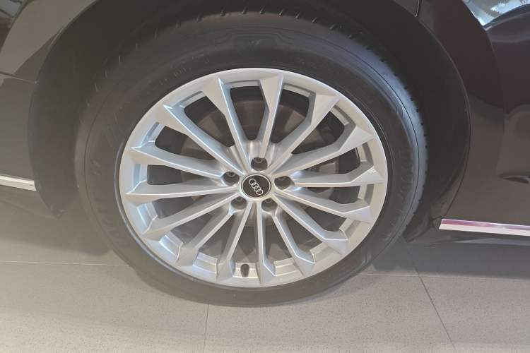 Used Audi A8 2021 A8L 50 TFSI quattro Comfort Model Right Rear Wheel Hub
