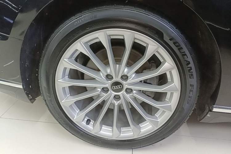 Used Audi A8 2021 A8L 50 TFSI quattro Comfort Model Right Rear Wheel Hub