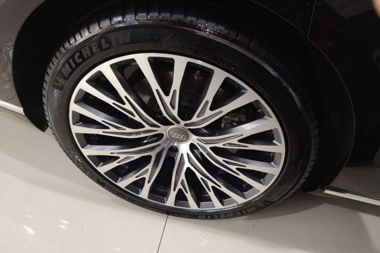 Used Audi A8 2021 A8L 50 TFSI quattro Comfort Model Right Rear Wheel Hub