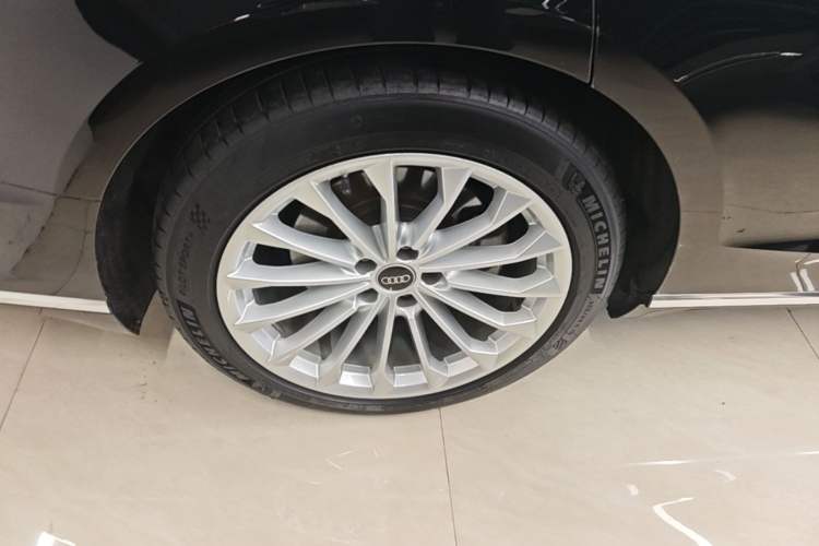 Used Audi A8 2021 A8L 50 TFSI quattro Comfort Model Right Rear Wheel Hub