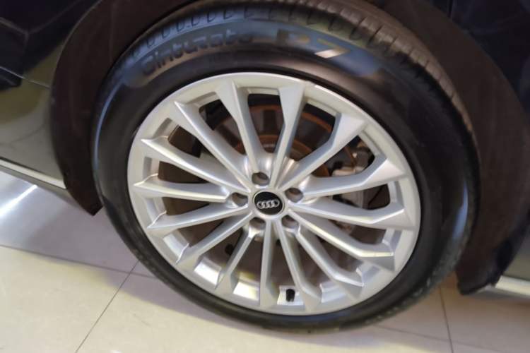 Used Audi A8 2021 A8L 50 TFSI quattro Comfort Model Right Rear Wheel Hub