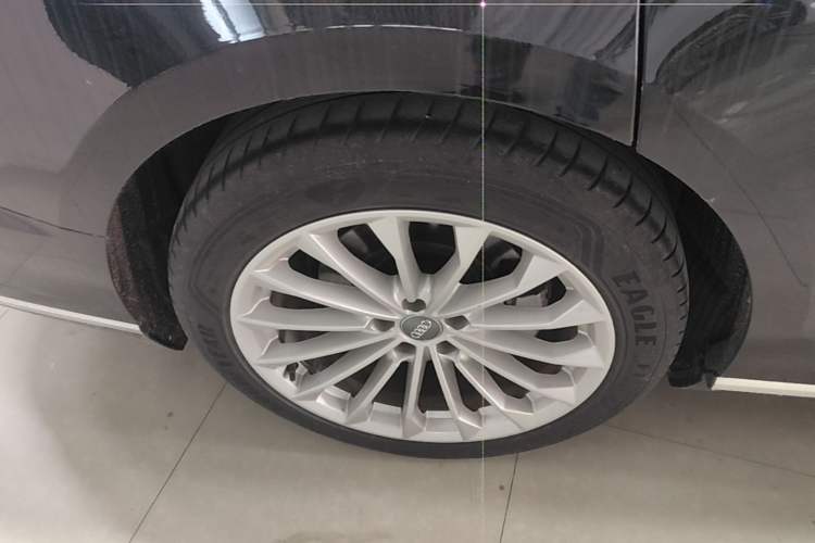 Used Audi A8 2021 A8L 50 TFSI quattro Comfort Model Right Rear Wheel Hub