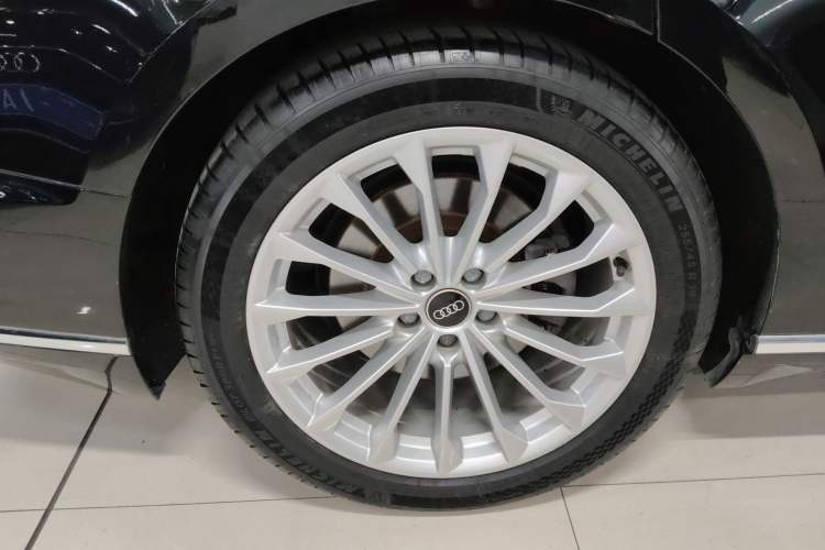 Used Audi A8 2021 A8L 50 TFSI quattro Comfort Model Right Rear Wheel Hub