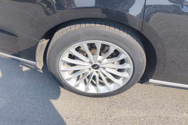 Used Audi A8 2021 A8L 50 TFSI quattro Comfort Model Right Rear Wheel Hub