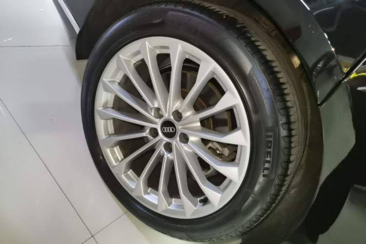 Used Audi A8 2021 A8L 50 TFSI quattro Comfort Model Right Rear Wheel Hub