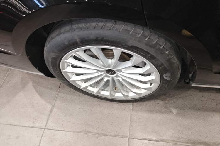 Used Audi A8 2021 A8L 50 TFSI quattro Comfort Model Right Rear Wheel Hub