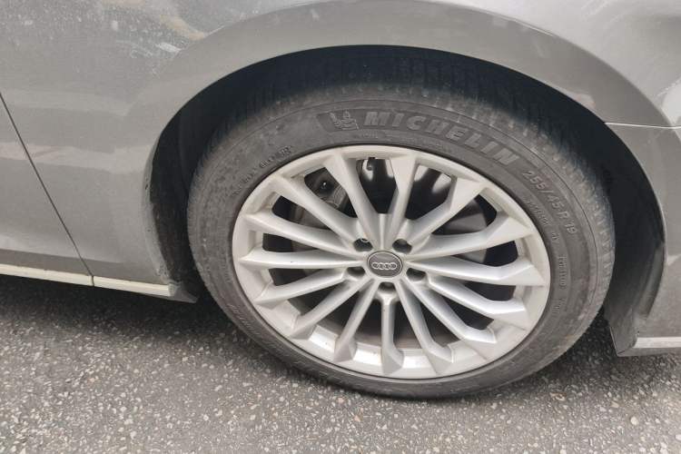 Used Audi A8 2021 A8L 50 TFSI quattro Comfort Model Right Front Wheel Hub