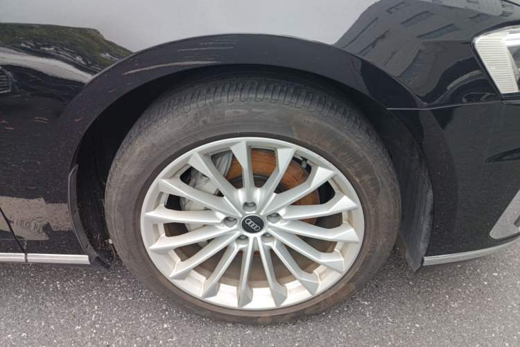 Used Audi A8 2021 A8L 50 TFSI quattro Comfort Model Right Front Wheel Hub