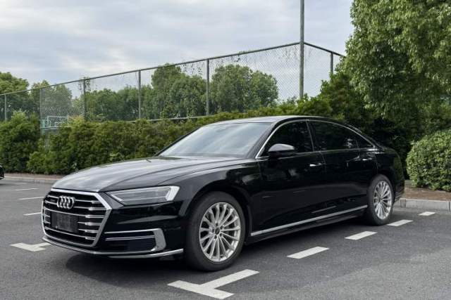 Audi A8 2022 A8L 50 TFSI quattro Comfort Edition Collector's Model с пробегом