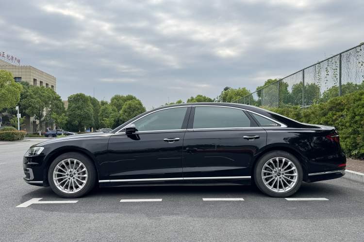 Used Audi A8 2022 A8L 50 TFSI quattro Comfort Edition Collector's Model Exterior 3