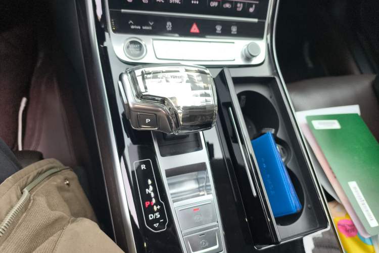 Used Audi A8 2022 A8L 50 TFSI quattro Comfort Edition Collector's Model Gear Lever