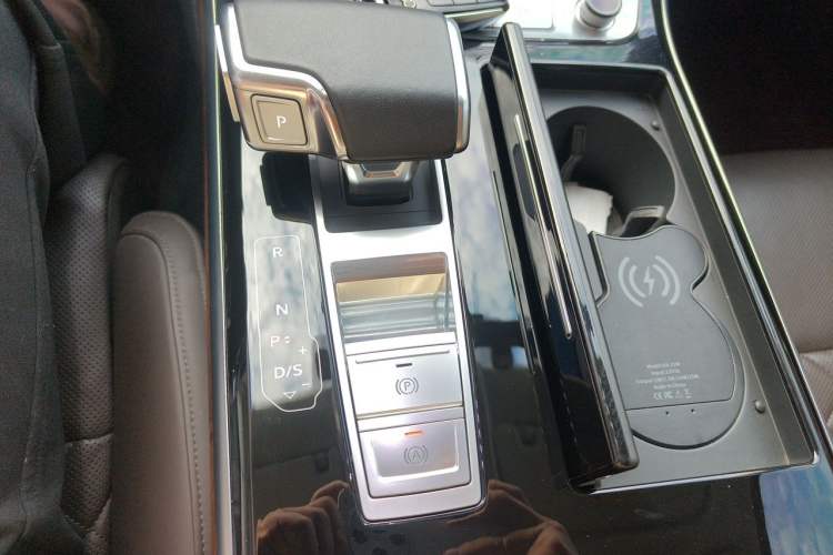 Used Audi A8 2022 A8L 55 TFSI quattro Luxury Edition Collector's Model Gear Lever