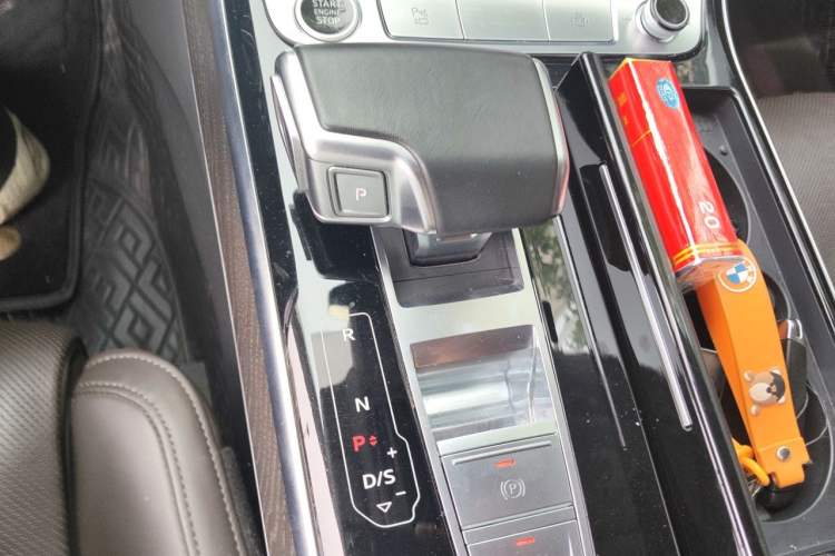Used Audi A8 2022 A8L 50 TFSI quattro Comfort Edition Collector's Model Gear Lever