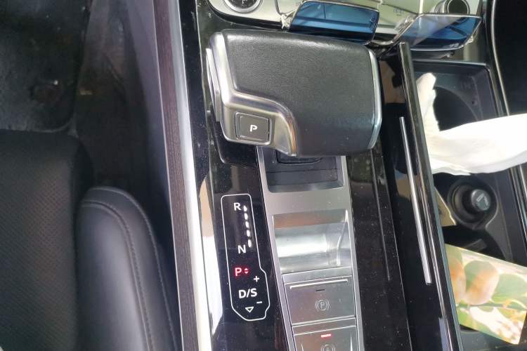 Used Audi A8 2022 A8L 50 TFSI quattro Comfort Edition Collector's Model Gear Lever