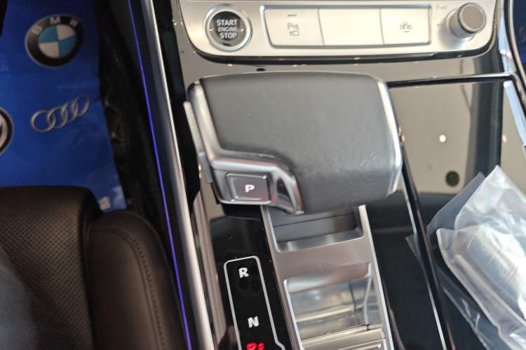 Used Audi A8 2022 A8L 50 TFSI quattro Comfort Edition Collector's Model Gear Lever