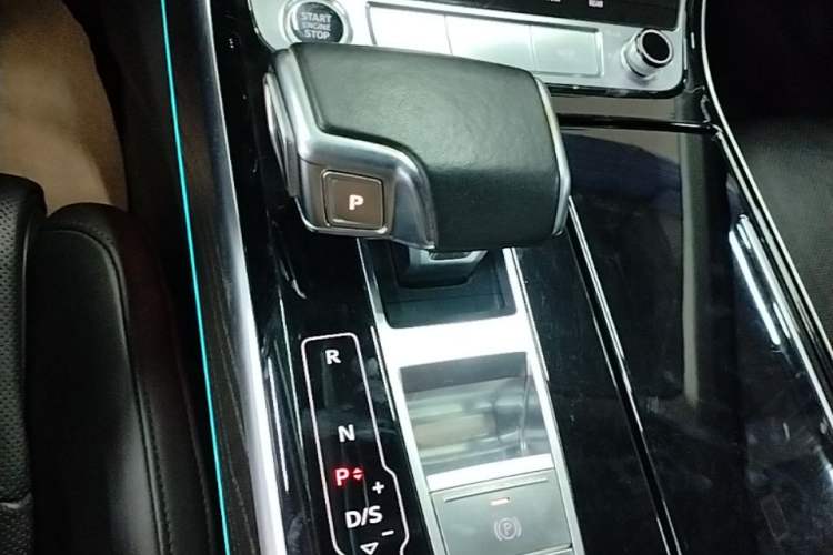 Used Audi A8 2022 A8L 50 TFSI quattro Comfort Edition Collector's Model Gear Lever