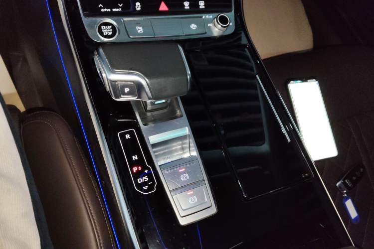 Used Audi A8 2022 A8L 50 TFSI quattro Comfort Edition Collector's Model Gear Lever