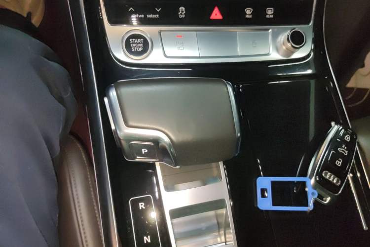 Used Audi A8 2022 A8L 50 TFSI quattro Comfort Edition Collector's Model Gear Lever