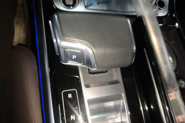Used Audi A8 2022 A8L 50 TFSI quattro Comfort Edition Collector's Model Gear Lever