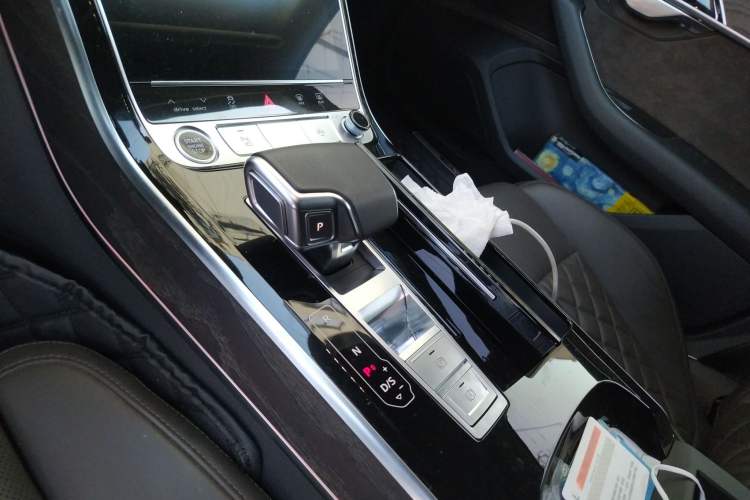 Used Audi A8 2022 A8L 50 TFSI quattro Comfort Edition Collector's Model Gear Lever