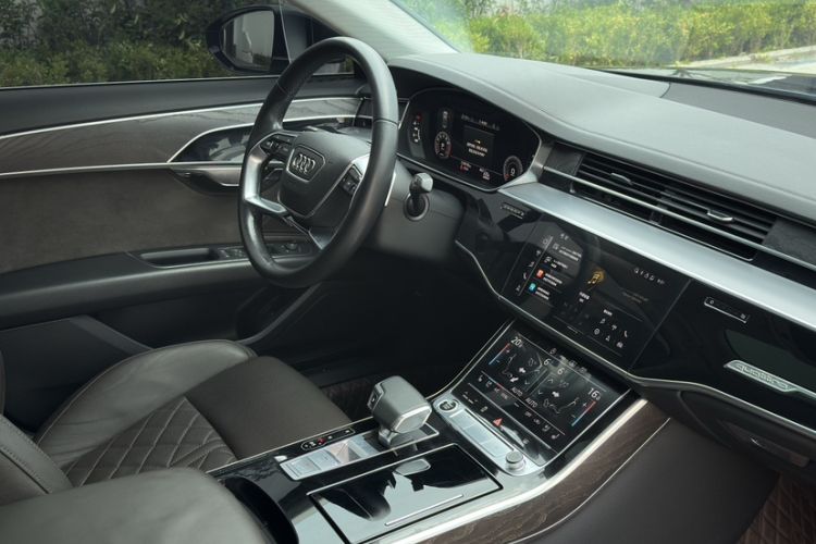 Used Audi A8 2022 A8L 50 TFSI quattro Comfort Edition Collector's Model Gear Lever