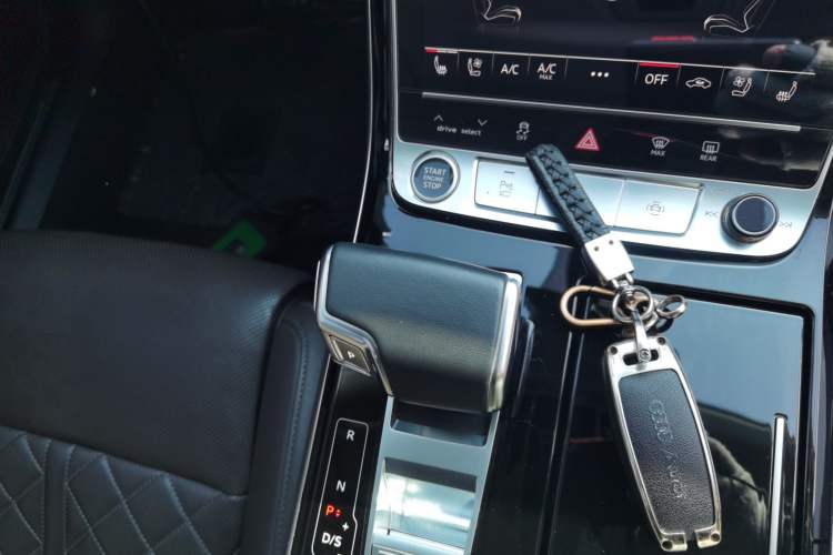 Used Audi A8 2022 A8L 50 TFSI quattro Comfort Edition Collector's Model Gear Lever
