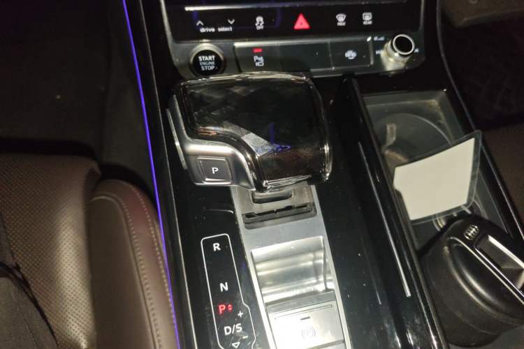 Used Audi A8 2022 A8L 50 TFSI quattro Comfort Edition Collector's Model Gear Lever