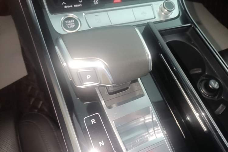 Used Audi A8 2022 A8L 50 TFSI quattro Comfort Edition Collector's Model Gear Lever
