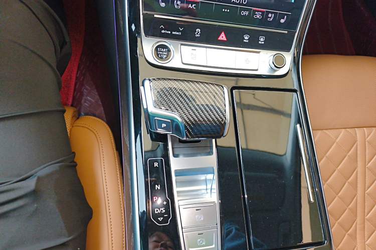 Used Audi A8 2022 A8L 50 TFSI quattro Comfort Edition Collector's Model Gear Lever