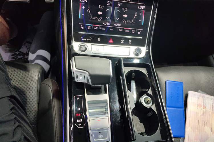 Used Audi A8 2022 A8L 50 TFSI quattro Comfort Edition Collector's Model Gear Lever