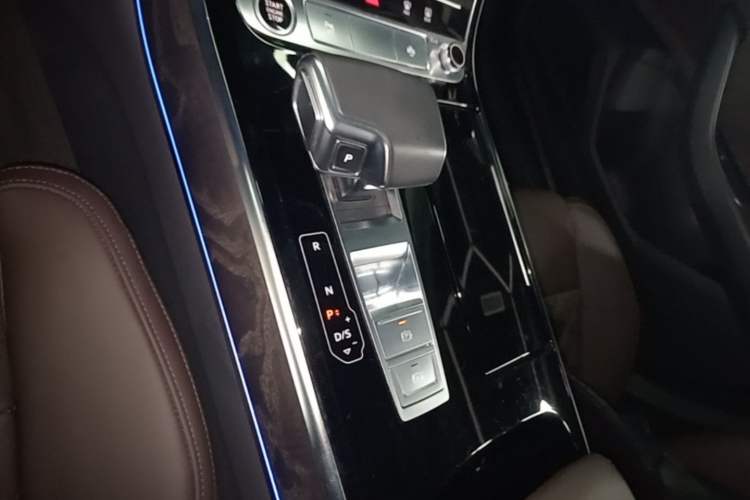 Used Audi A8 2022 A8L 50 TFSI quattro Comfort Edition Collector's Model Gear Lever